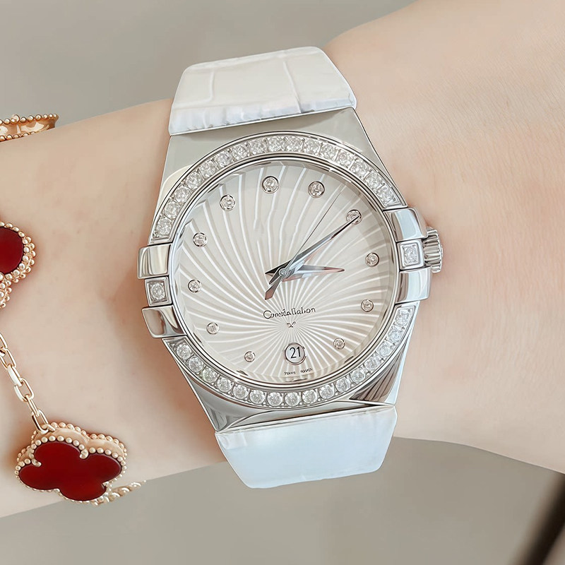 Gebogen lederen horlogeband da - Omega Watch Constellation recensie en prijs